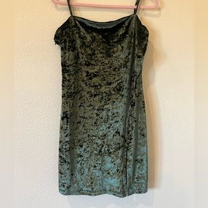 Buff bunny velvet dark green mini dress – size large